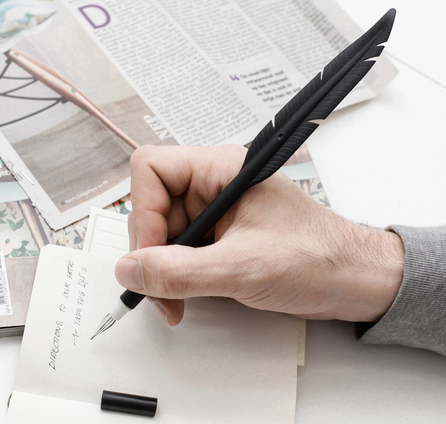 Pen: Feather Black/White