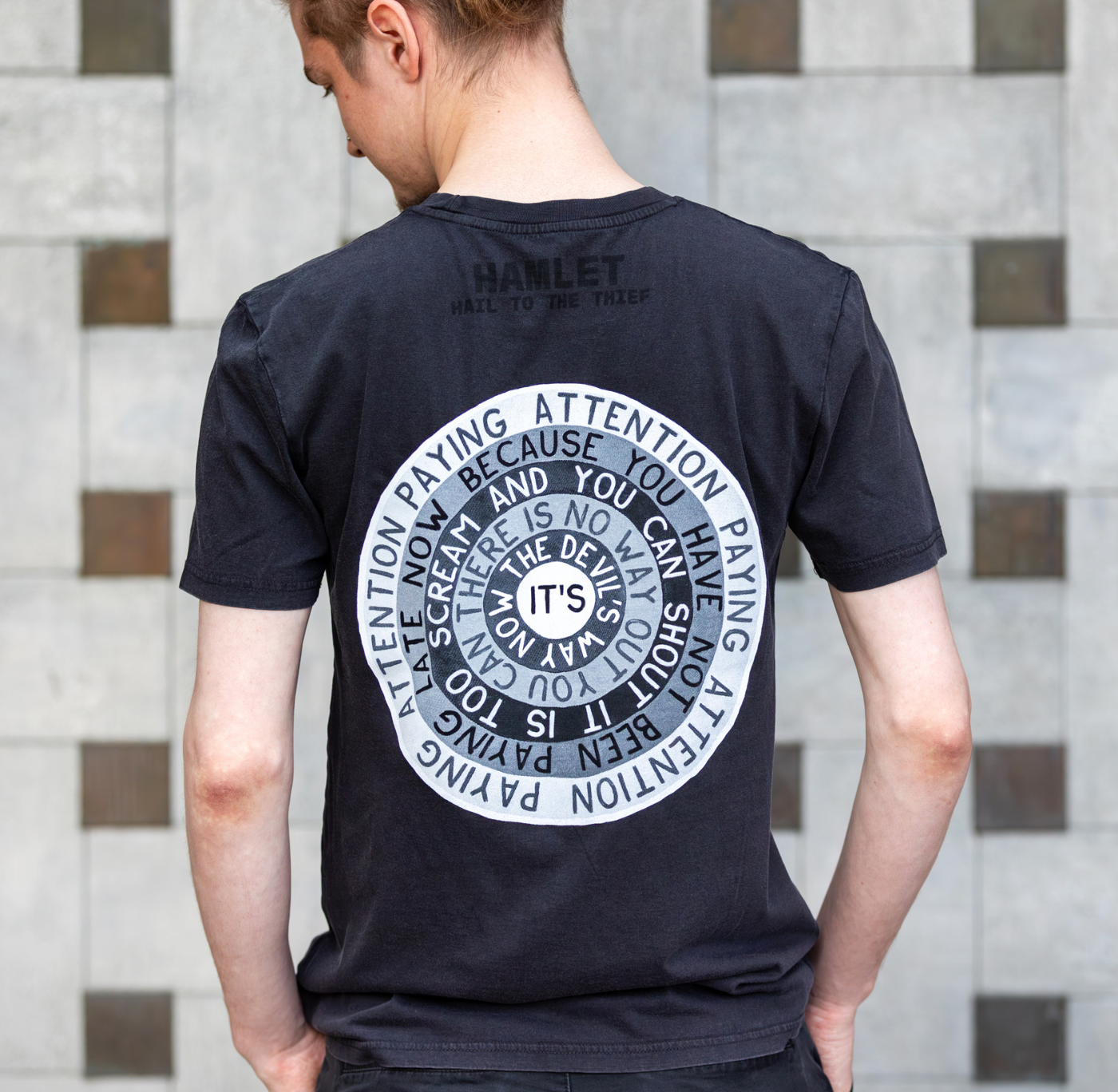 Adult T Shirt: Hamlet Hail To The Thief Circle