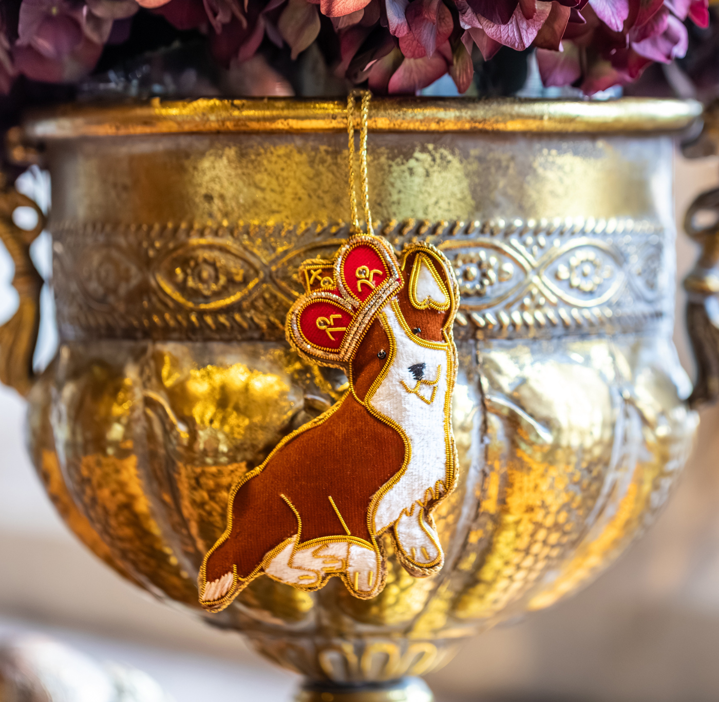 Decoration: Crowned Corgi Sitting