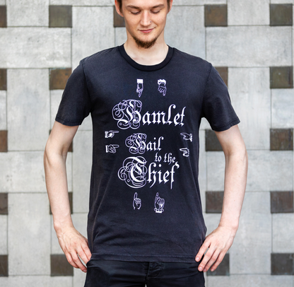 Adult T Shirt: Hamlet Hail To The Thief Pointing